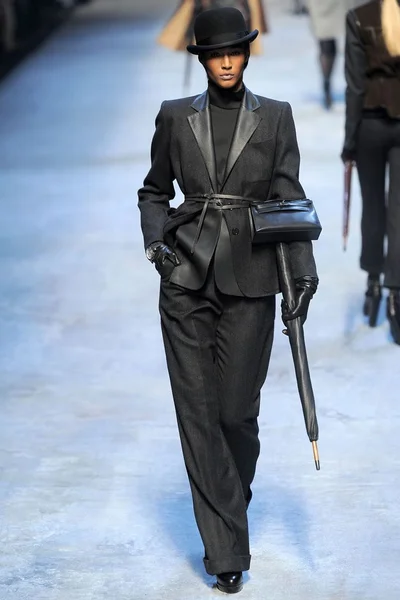 Look 16